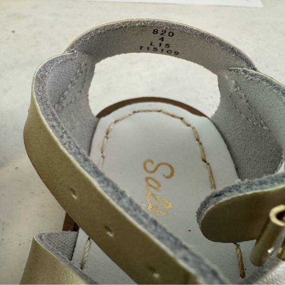 Salt Water Sandals Original Gold Baby Size 4 - Picture 4 of 5